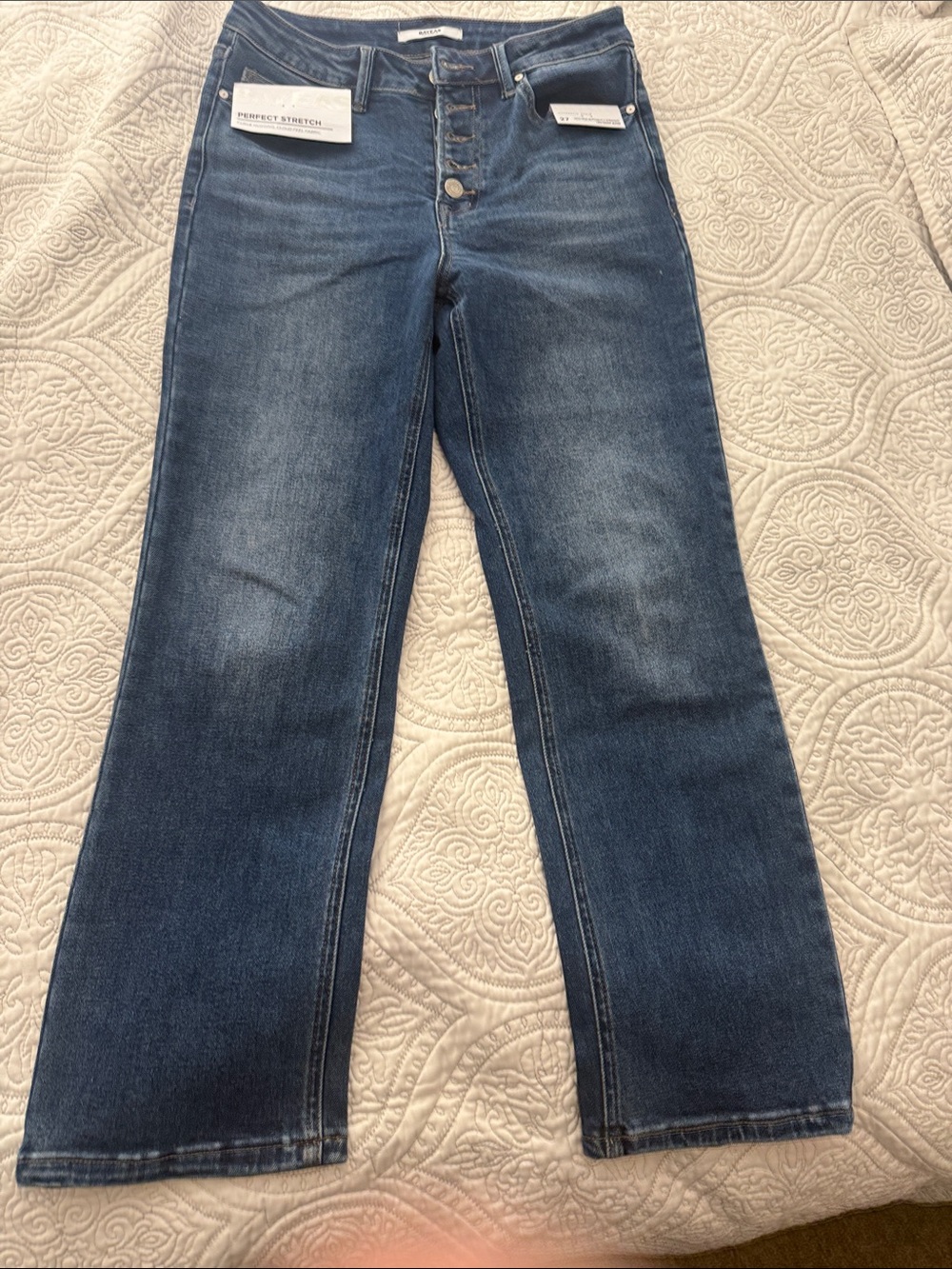 Straight Leg Women's Jeans in Dark Blue - Unbranded